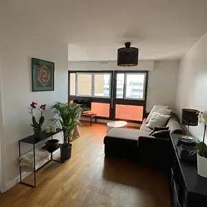 https://appartement-lumineux-46m2-20e.fr-paris.fr